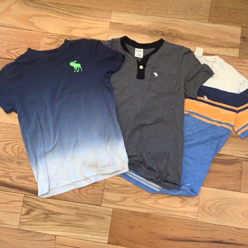 Unique Abercrombie and Fitch cotton T-shirts